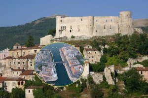 Il Castello di Brienza e nel fotino uno scorcio di Taranto